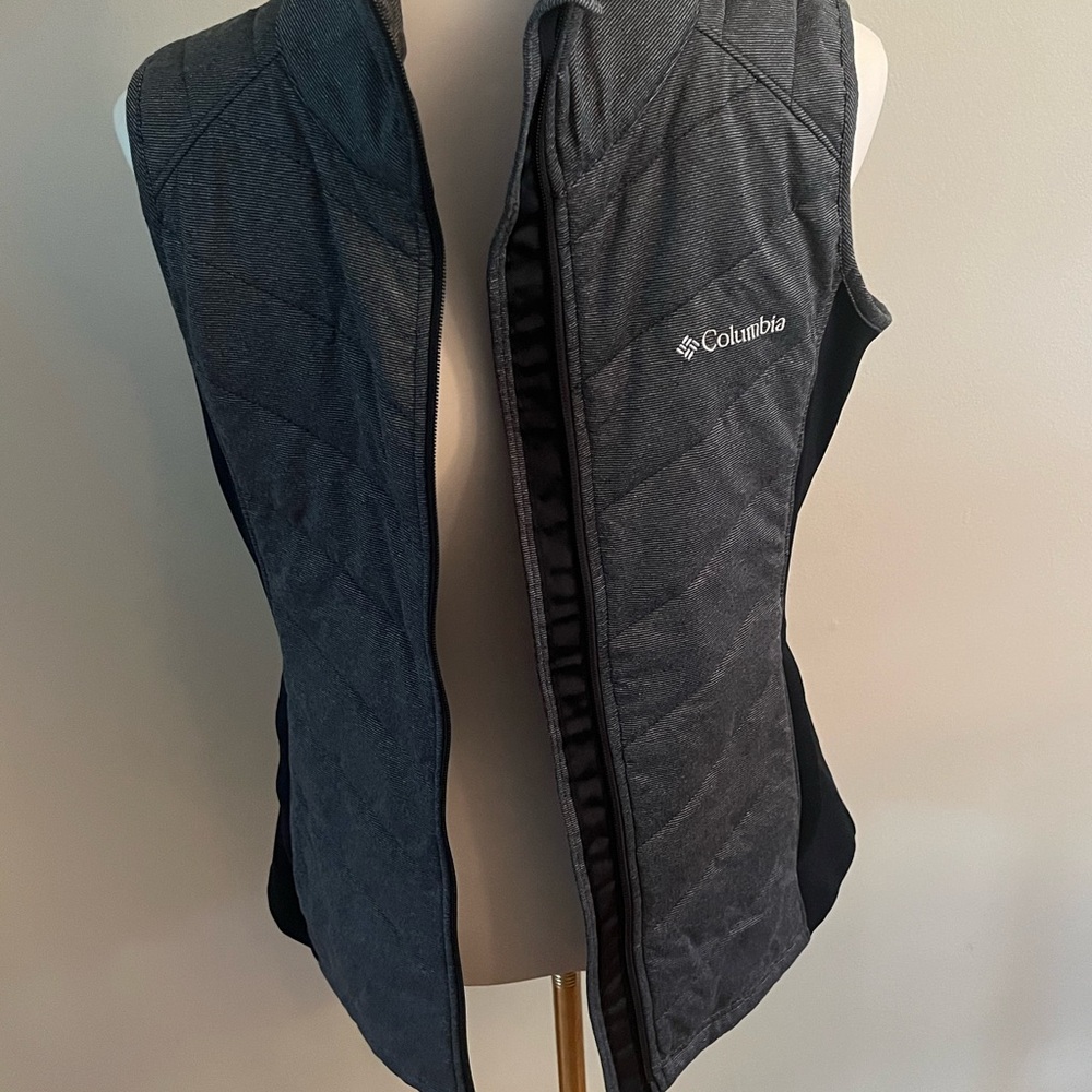 Columbia Gray/Black Full Zip Vest Women’s Med